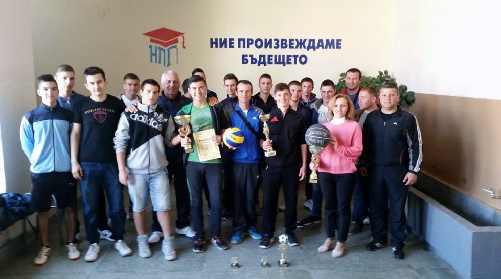 Награждаване на победителите в общинският турнир в НПГ „Д. Талев“