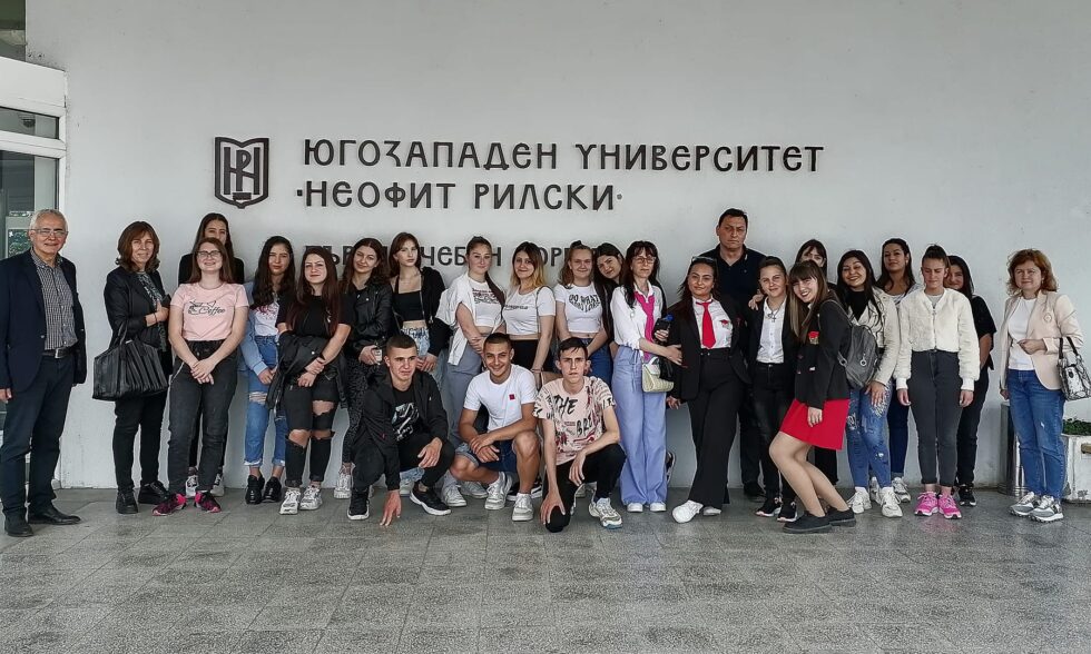 Учениците на НПГ присъстваха на финалното събитие по проект CREATIVE HUB в гр.Благоевград