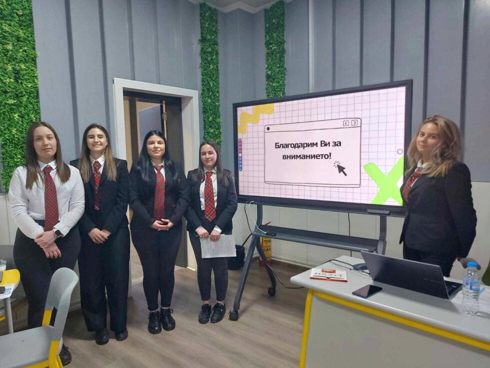 Ученици от специалност „Оперативно счетоводство“ станаха лектори на обучителен семинар в НПГ