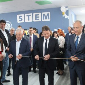 Официално откриване на СТЕМ център и две волейболни площадки в НПГ