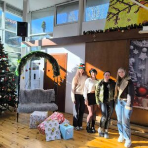 Благотворителен жест от сърце – учениците от XI „В“ клас с послание за доброта Благотворителен жест от сърце – учениците от XI „В“ клас с послание за доброта