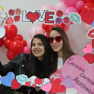 Ученически парламент към НПГ с празнична атмосфера по повод Деня на влюбените