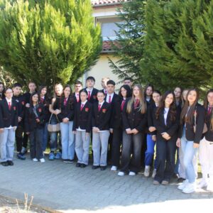 Учениците от 8 „а“ клас посетиха Дневния център за работа с деца и младежи с увреждания Учениците от 8 „а“ клас посетиха Дневния център за работа с деца и младежи с увреждания