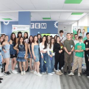 „Модна фиеста“ в НПГ – младите дизайнери от направление „Облекло“ вдъхновяват бъдещите осмокласници „Модна фиеста“ в НПГ – младите дизайнери от направление „Облекло“ вдъхновяват бъдещите осмокласници