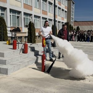 Симулативна евакуация на учениците при възникване на пожар се проведе в НПГ