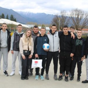 На 2 април – денят, посветен на децата с аутизъм – ученици от НПГ имаха възможността да изживеят истински урок по човечност