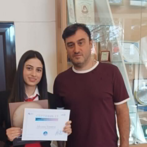 Аделина Чаушева от 11.д клас с награди от Националния конкурс на тема „Човекът – свободен и независим“ Аделина Чаушева от 11.д клас с награди от Националния конкурс на тема „Човекът – свободен и независим“
